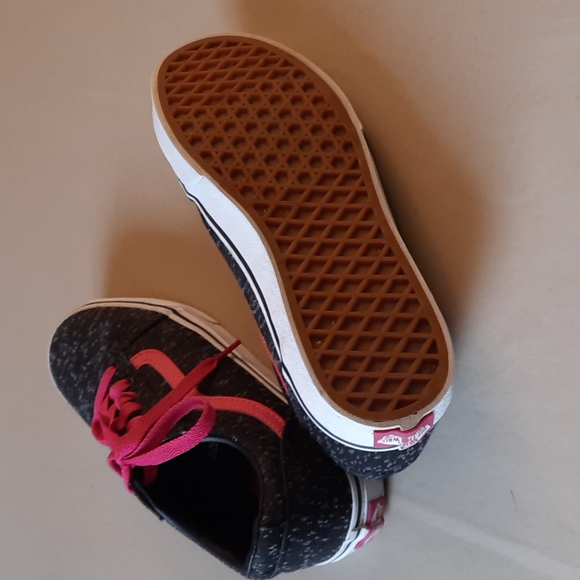 Vans off the wall old skool black with bright pink. Size 5 big girls almost new - Picture 2 of 5